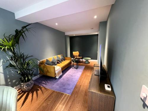 Ferndale Apartment | Modern 1BR in Brixton - Just Renovated!