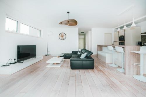 Kopstal Apartment | Modern 2 Bed with Garden - Bridel