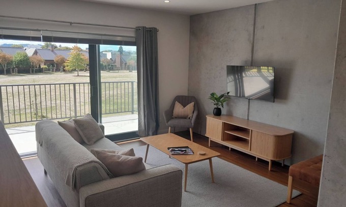 Leamington Apartment | Modern 2 bedroom apartment in Cambridge.