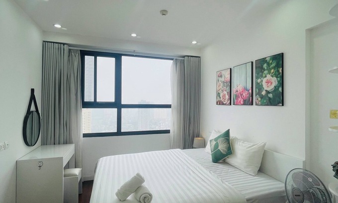 Trung Hoa Nhan Chinh Apartment | Modern 2 bedroom apartment with bathtub - Vinhomes D'Capitale