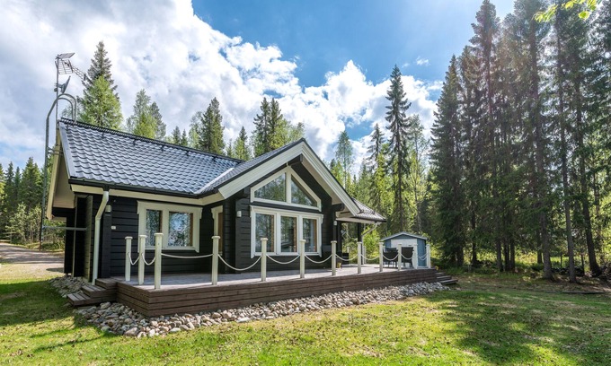 Kehys-Kainuu Cottage | Modern 2 bedroom spacious log cabin, private beach and sauna