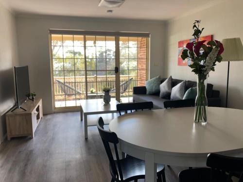 Manuka Apartment | Modern 2BR Apartment and Parking in Griffith - Hosted by Canstay