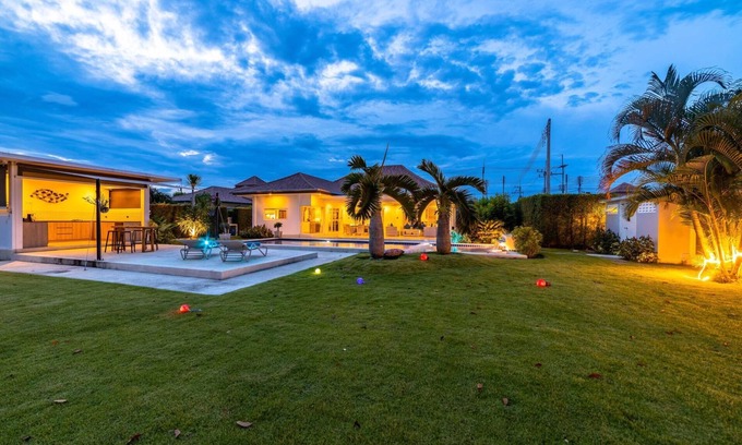 Hua Hin Villa | Modern 3 Bedroom Pool Villa! (MP22)