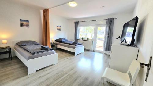 Hagen-Hohenlimburg Apartment | Modern 3-Room Apartment with Balcony & Free Parking & Free Wi-Fi in Hagen - HL01