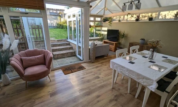 Eastbourne House | Modern 3B Eastbourne Retreat: Tranquil and Cozy Stay