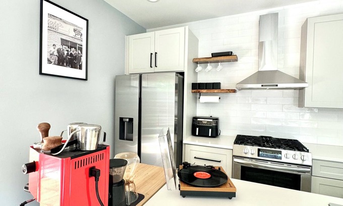 Highland Park House | Modern 3BR, 2.5BA Near Downtown San Antonio/Texas