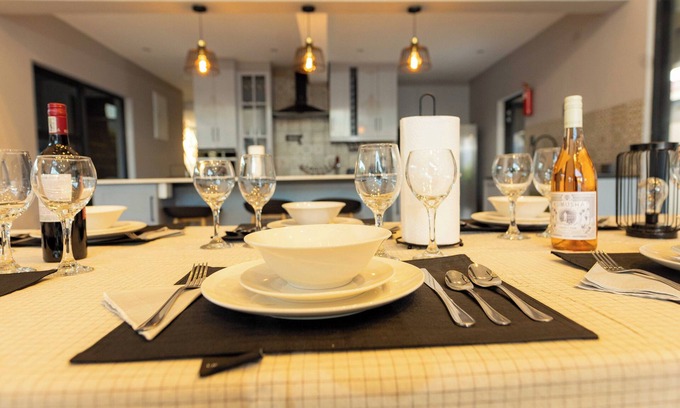 Victoria Falls House | Modern 4-bedroom house in enchanting Victoria Falls with AC, Pool & WiFi