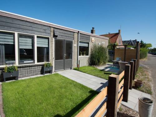 Petten House | Modern 4-person bungalow near beach