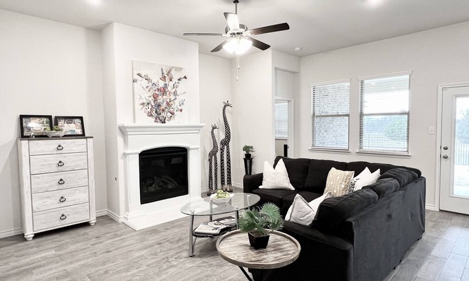 Forney House | Modern 4B Home | Fiber Optic Wifi | Built in 2021!