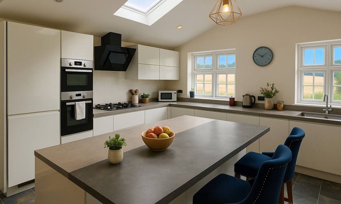 Bilston House | Modern 4BR House Near JLR Wolverhampton & Transport Links near JLR, WV1, M54/M6