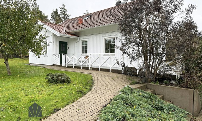 Fjallbacka Ski Chalet | Modern and cozy cottage near beautiful Fjällbacka | SE09044