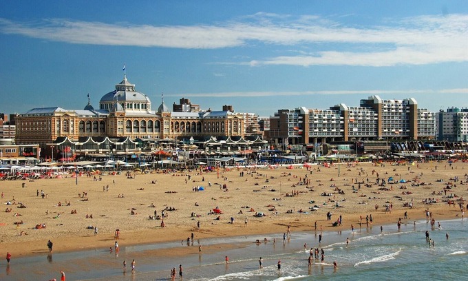 Ockenburgh Ski Chalet | Modern and luxurious chalet with dishwasher near the beach