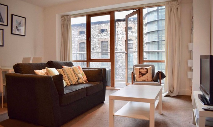City Centre Dublin Apartment | Modern and Stylish Apartment by Grand Canal