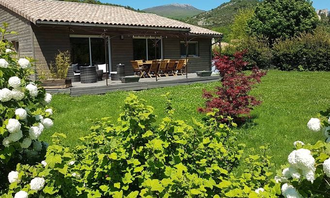 Montbrun-les-Bains House | Modern and warm wooden house in a quiet area