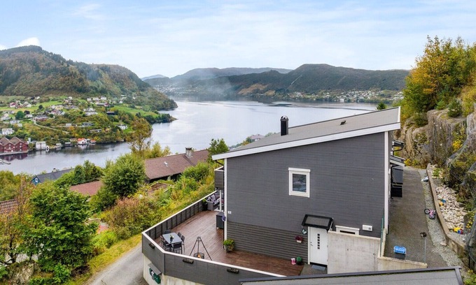 Osteroy Apartment | Modern apartment with fantastic views!