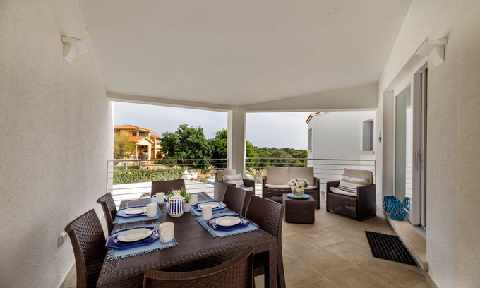 Monte Petrosu Apartment | modern apartment 5 min. from the sea with swimming pool, air conditioning and wi-fi
