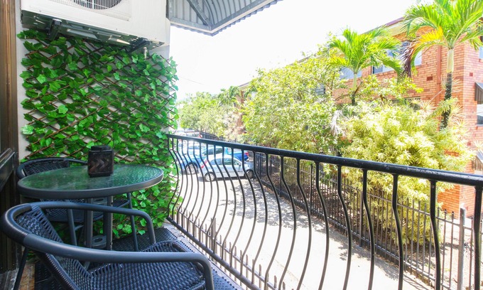 Cairns North Apartment | Modern Apartment Close to City Centre 16