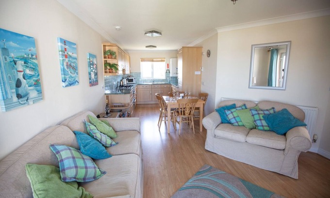 Newquay Apartment | Modern Apartment with Breathtaking Views of Fistral Beach, Newquay