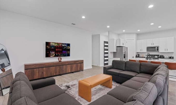 University Hills and Windsor Park House | Modern Austin Getaway & Near Downtown, Lake Travis & Event Venues!