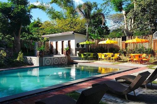 Candelaria House | Modern Barn House in Sariaya Quezon