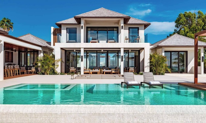 Grace Bay Villa | Modern beach house located on the exclusive Prince of Wales Drive