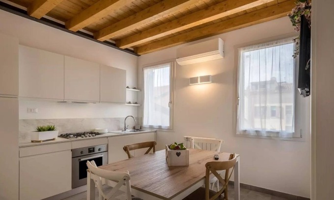 Chioggia Apartment | Modern beachfront apartment with parking