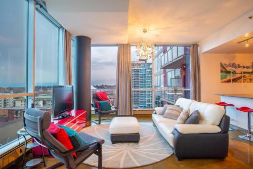 Beltline House | Modern Beltline Escape Sky-High Views DT Views