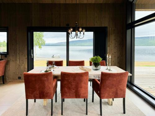 Lierne House | Modern Cabin By The Lake In Kvelia