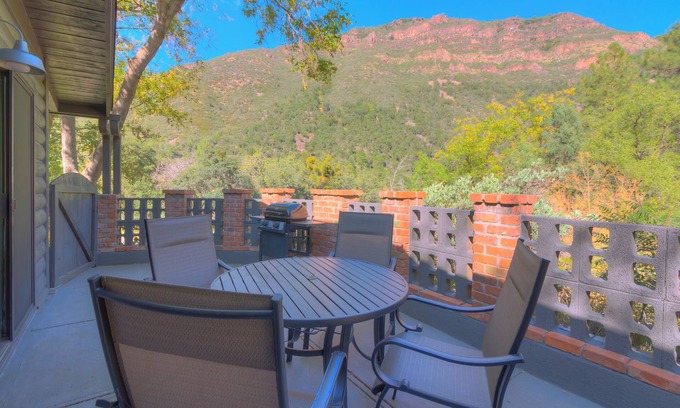 West Sedona Cabin | Modern cabin for 4 with views of the red rocks and next to Slide Rock State park