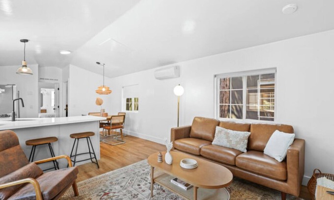 Dunsmuir Cabin | Modern Cabin (Maple)