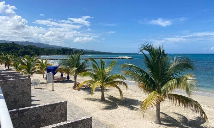 St. Ann's Bay Villa | Modern, chic waterfront 3-bedroom villa w/pool