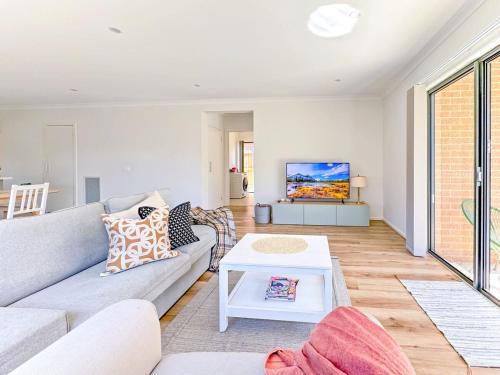 Clyde House | Modern Clyde House Smart TV*Dryer