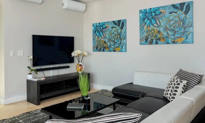 Camps Bay Apartment | Modern Comfort in Camps Baynn