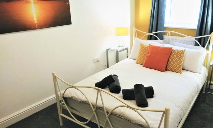 St Helens Apartment | Modern comfy 2-Bedroom flat in St Helens