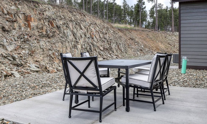 Rockerville Apartment | Modern Condo Near BH Attractions-garage Parking