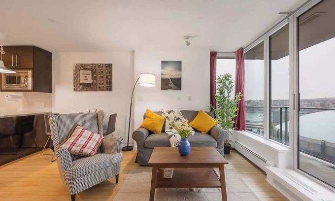 Crosstown Condo | Modern Condo with City Views in Vancouver