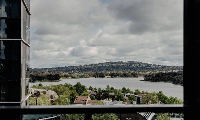 Belconnen Apartment | Modern Convenient 2-BR with Lakeside View