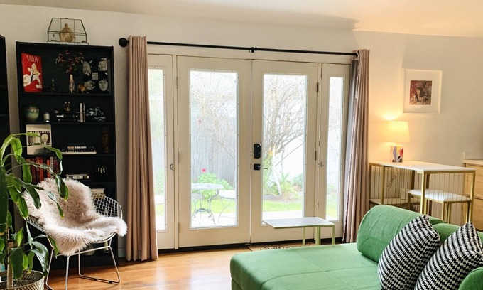 Burbank House | Modern Cottage Hideaway detached guesthouse in a quaint walkable neighborhood.