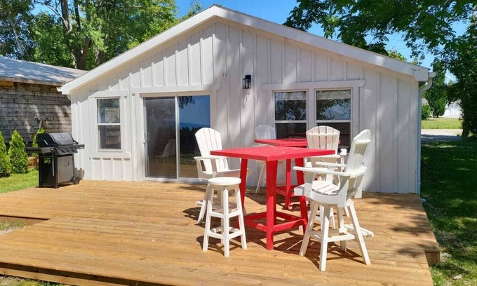 Dashwood Cottage | Modern Cottage on the Water - Newly Renovated!