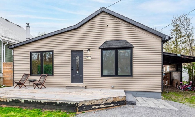 Georgina House | Modern Cozy Cottage 2mins from lake/family friendly w fire pit! 1hr from Toronto