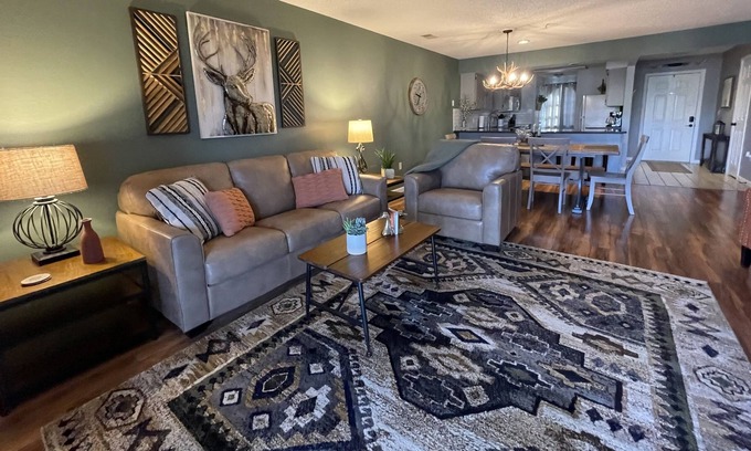 Branson Condo | Modern day rustic retreat~ Foothills Condo--sleeps 8- close to all the fun!!