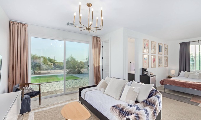 Pinnacle Peak House | Modern Desert Oasis + Scottsdale/Carefree/Cave Creek (No Smoking)