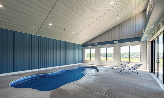 Waterfront Greens House | Modern Dog Friendly Lake Retreat w/Pool