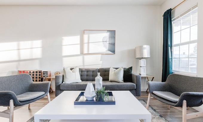 Near East Side House | Modern Downtown 3BR Home - Mins to Alamodome/Riverwalk with Firepit, Patio, BBQ