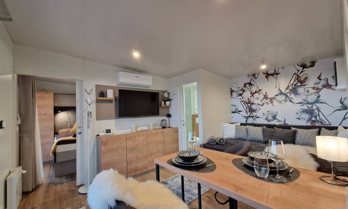 Wurflach Apartment | Modern Eingerichtetes Chalet mit Terrasse