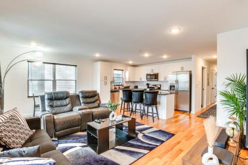 Elizabeth Apartment | Modern Elizabeth Apartment about 1 Mi to Train Station