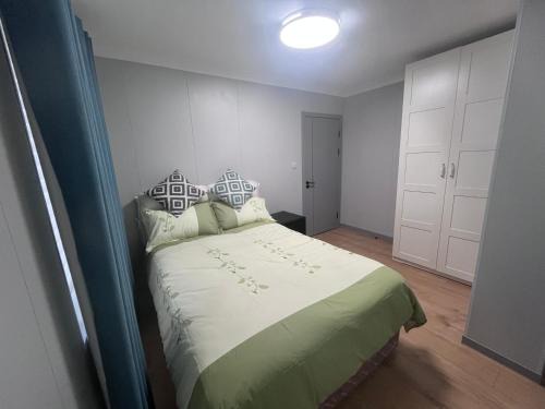 Dundrum House | Modern Ensuite Double Bedroom in Dundrum
