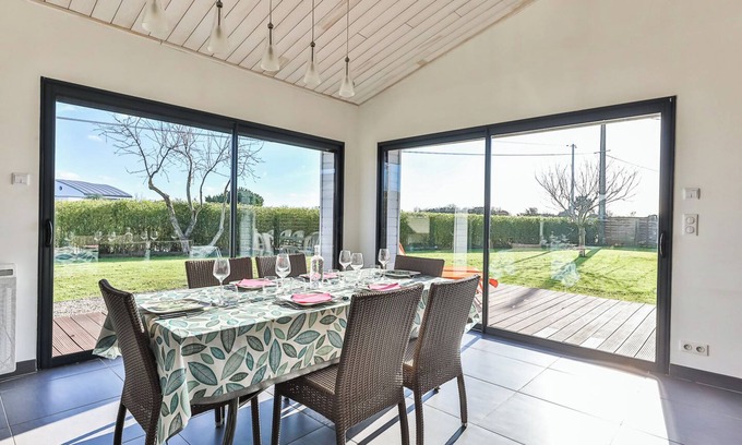 Olonne-sur-Mer House | Modern family home for 9 near sea and forest