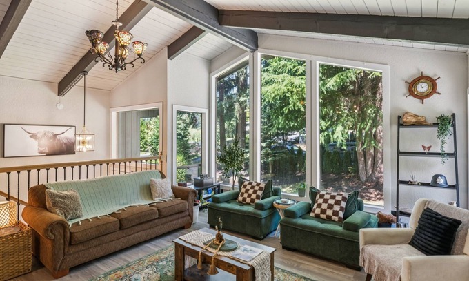 Lake Stevens House | Modern Forest Escape Near Hikes & Lake 6 Bedroom Home