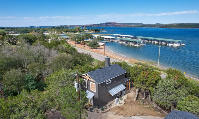 Graford Cabin | Modern Graford Cabin: Walk to Possum Kingdom Lake!